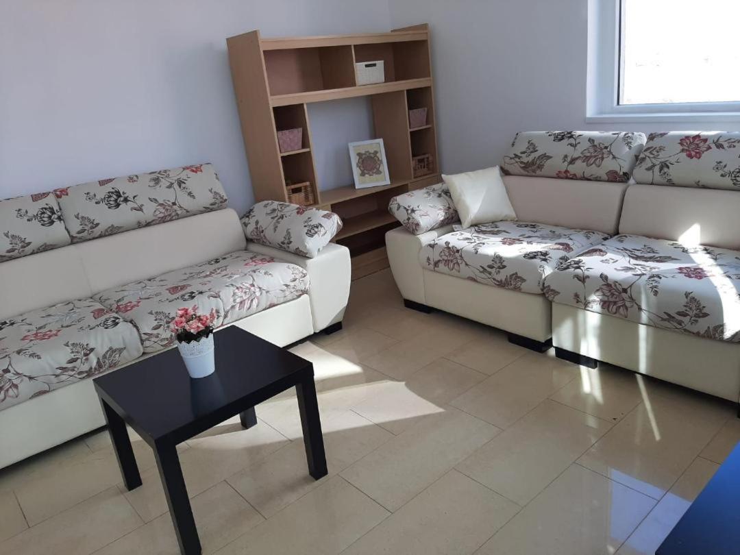 Arad Chic Apartament Uta Εξωτερικό φωτογραφία
